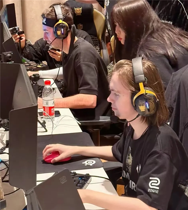 姿态阿卡丽+AJ石头人难逆天 姿态队老龙团一波爆炸不敌泡芙队