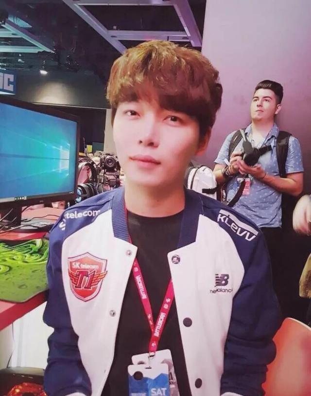 上课时间！Zeus Quesanti 教授 Siwoo Gnar。双C在团战中展现他们的实力。 Hanwha Life Esports 赢得了第一场比赛