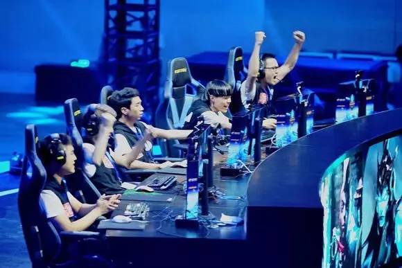 LOL官方宣布：删除荣誉法球和魔法引擎奖励，只给通行证经验